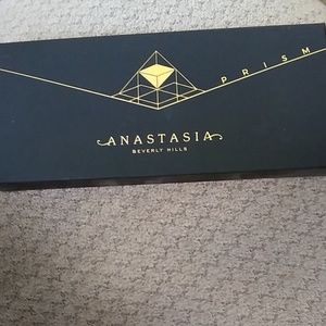 Brand New Anastasia Beverly Hills Prism palette